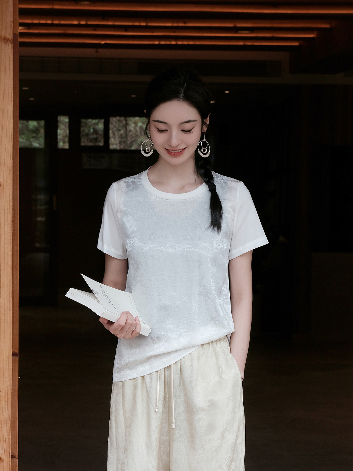 盛唐婧 |桑蚕丝提花宽松百搭T恤-白色