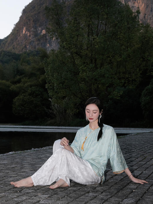 盛唐婧 |淡翠绿国风提花上衣[特价品] 商品图8