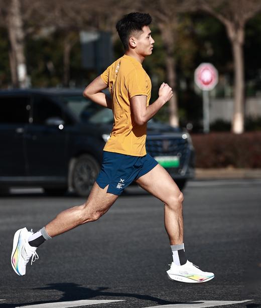 BODYWIT身体智慧向右男4寸都市跑竞速透气速干二合一手机袋短裤 商品图1