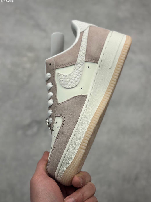 夏日特惠💰350 Nike Air Force 1 Low '07 龙年限定 灰粉低帮空军一号休闲板鞋 商品图6