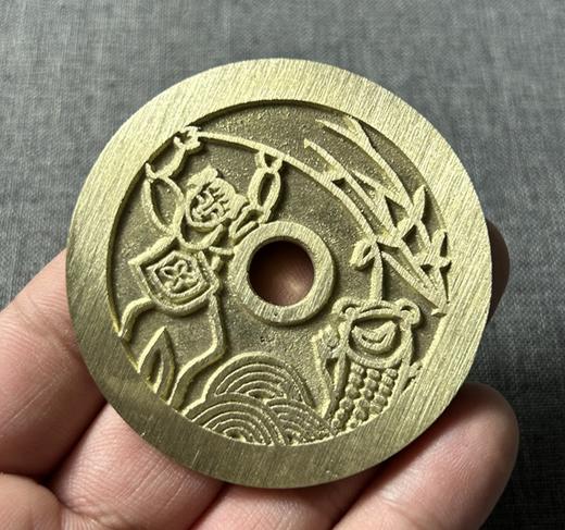 古法文创铸币   山鬼背刘海戏金蝉 文房铜镇 HYJ42 商品图3