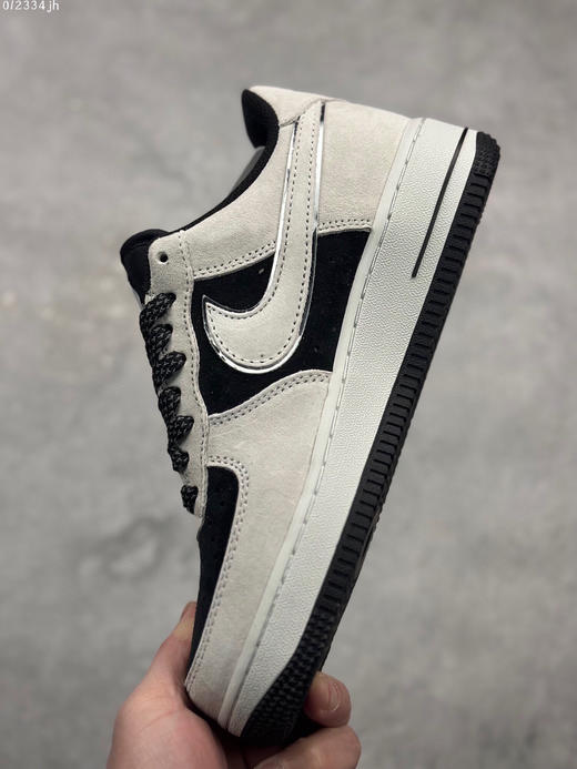 夏日特惠💰460 海外限量发售 公司级 Nike Air Force 1 07 Low “灰黑”全麂皮supreme联名秋冬 空军一号低帮休闲板鞋 商品图6