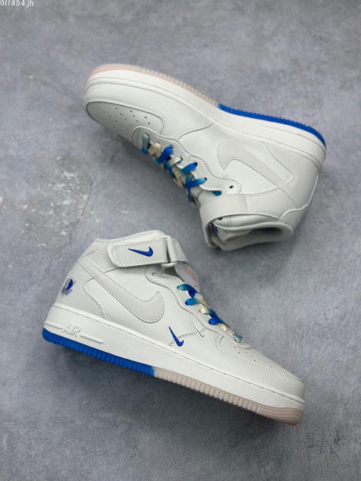 夏日特惠💰470 海外限量发售 公司级 Nike Air Force 1 Mid '07 “米白蓝” 达拉斯独行侠城市限定中帮空军一号休闲板鞋 商品图4