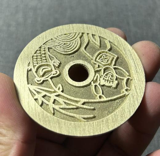古法文创铸币   山鬼背刘海戏金蝉 文房铜镇 HYJ42 商品图5
