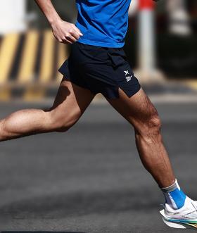 BODYWIT身体智慧向右男4寸都市跑竞速透气速干二合一手机袋短裤