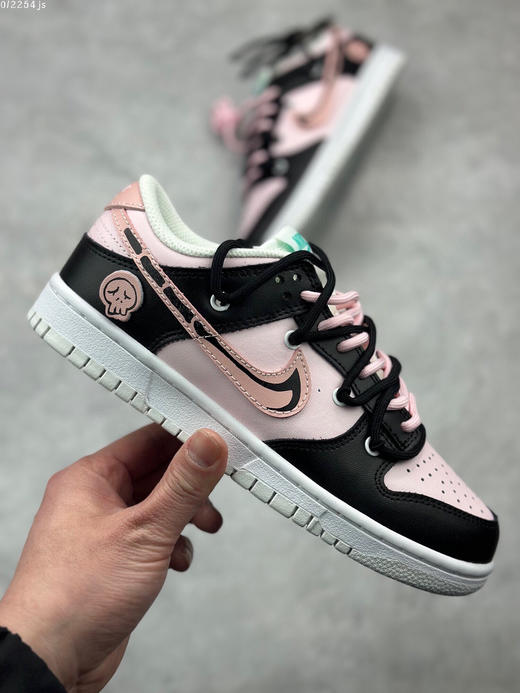 夏日特惠💰470 Nike Dunk Low 绑带定制 黑粉
此款设计灵感来源于轻定制 商品图3