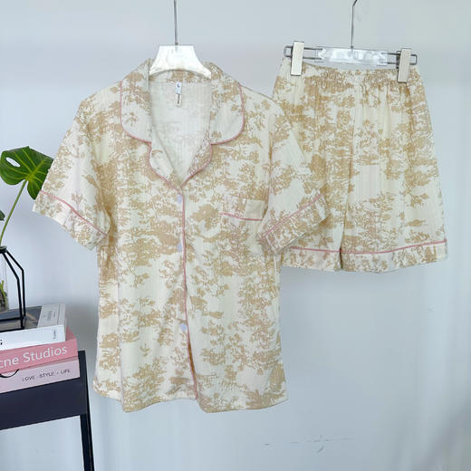 ✅【莫奈花园泡泡棉短袖系列家居服】💕口袋和衣服整体的印花呼应，🎀设计感十足。👊出门放点小物件特别方便。🌷 商品图2