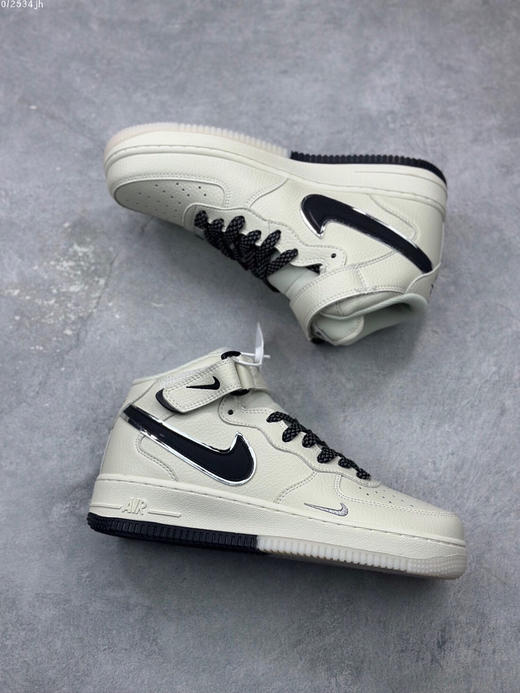 夏日特惠💰460 官方爆款定制 公司级 Nike Air Force 1 MID 米黑双色底 满天星空军一号中帮休闲板鞋 商品图4