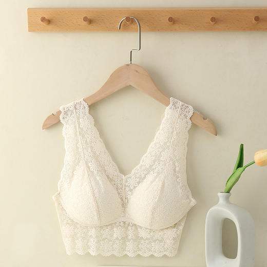 【新品福利！第二件可选色！0元送！】夏日变美小心机！露背穿戴美。春夏新款一体式精美法系蕾丝内衣，镂空美背显瘦，性感无钢圈，零感穿着，裸感自由；背心不跑杯，搭配外穿也好看！ 商品图5