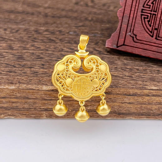 【限时克减150元】足金999.9 古法双面镂空福字铃铛如意福字锁包吊坠网红锁包(ANWZGFDZ00310-1)（预售产品下单后不退款不退货不换货不补差价） 商品图0