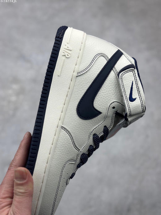 夏日特惠💰460 官方爆款定制 公司级 # Nike Air Force 1 MID 米黑双色底 满天星空军一号中帮休闲板鞋 商品图5