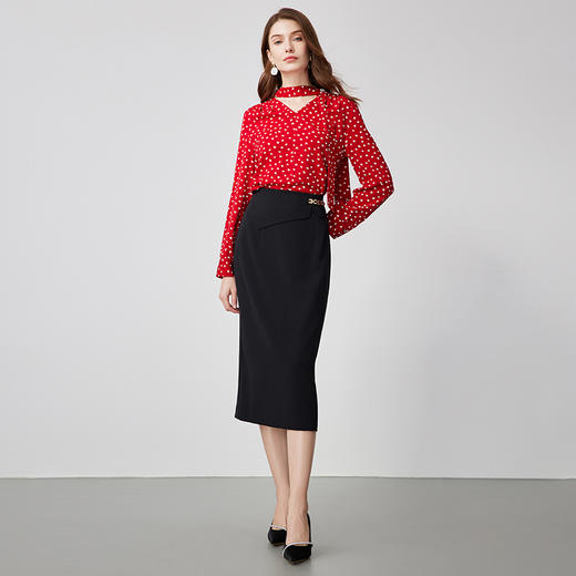 EITIE爱特爱夏季新款精致通勤高腰包臀显瘦经典黑色半身裙B2406318 商品图1