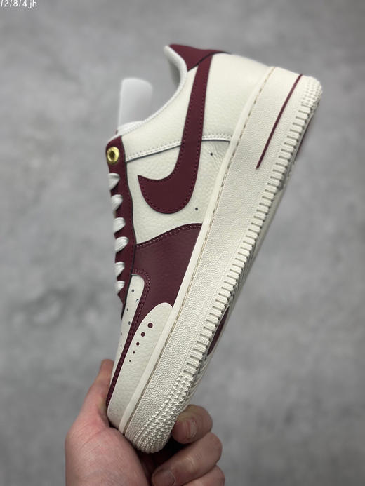 夏日特惠💰430 小红书爆款 官方同步 原装版本 Nike Air Force 1 Low '07 米酒红 40周年复古低帮空军一号休闲板鞋 商品图6