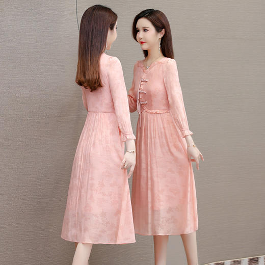 QYM-6628106中式连衣裙复古盘扣长袖粉色中长裙时尚女装高腰A字裙 商品图2