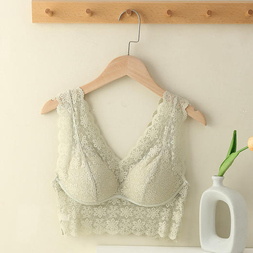 【新品福利！第二件可选色！0元送！】夏日变美小心机！露背穿戴美。春夏新款一体式精美法系蕾丝内衣，镂空美背显瘦，性感无钢圈，零感穿着，裸感自由；背心不跑杯，搭配外穿也好看！ 商品图4