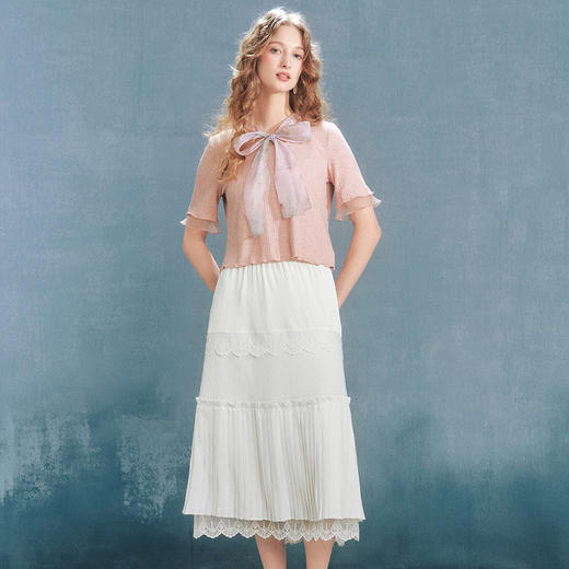 两三事云间月2024夏季新款甜美蕾丝拼接白色高腰半身裙 商品图1