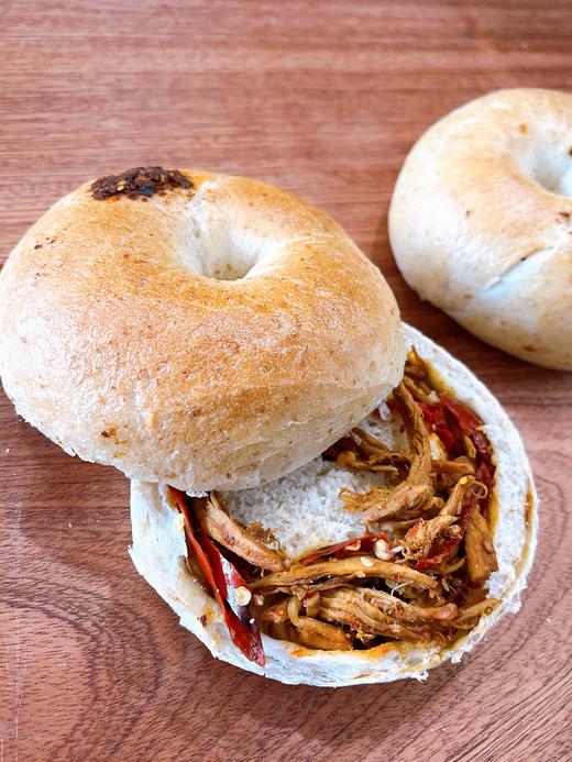 麻辣鸡丝贝果 商品图2