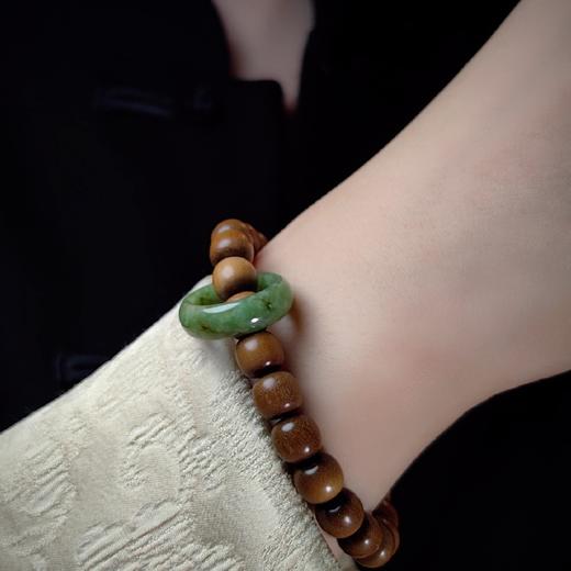 翡翠指环配老山檀木串 商品图3