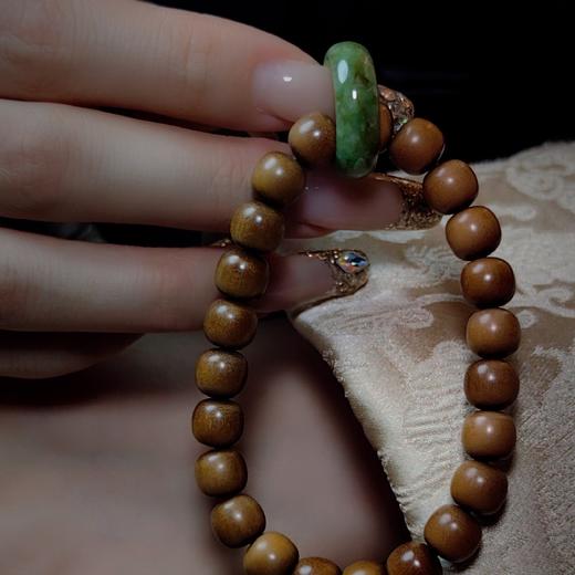 翡翠指环配老山檀木串 商品图7