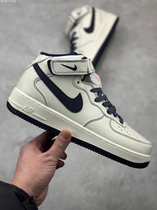 夏日特惠💰460 官方爆款定制 公司级 # Nike Air Force 1 MID 米黑双色底 满天星空军一号中帮休闲板鞋 商品图3