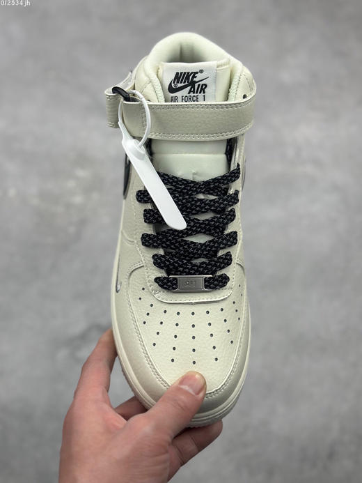 夏日特惠💰460 官方爆款定制 公司级 Nike Air Force 1 MID 米黑双色底 满天星空军一号中帮休闲板鞋 商品图1