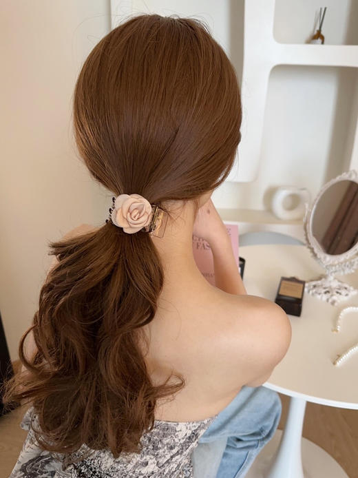 【家居百货】钟楚曦同款山茶花抓夹！9.9买一送一！不试一次山茶花抓夹，都不知道自己多温柔， 奶茶色系的山茶花，低调又温柔，氛围拿捏了 商品图12