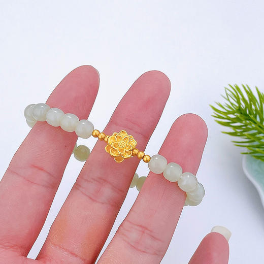 【限时7.5折】【定价黄金】足金 #小红书 3D硬金莲花金珠间天然和田玉（约7mm）成品手串(AL3DSC00010)（预售产品下单后不退款不退货不换货不补差价） 商品图3