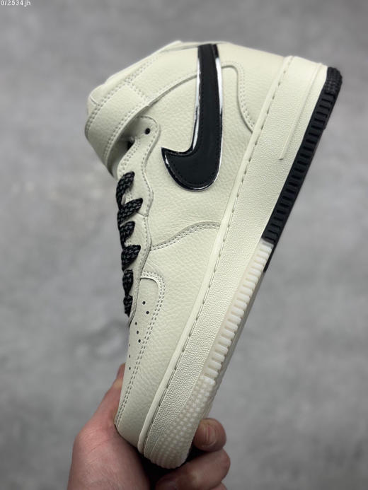 夏日特惠💰460 官方爆款定制 公司级 Nike Air Force 1 MID 米黑双色底 满天星空军一号中帮休闲板鞋 商品图6