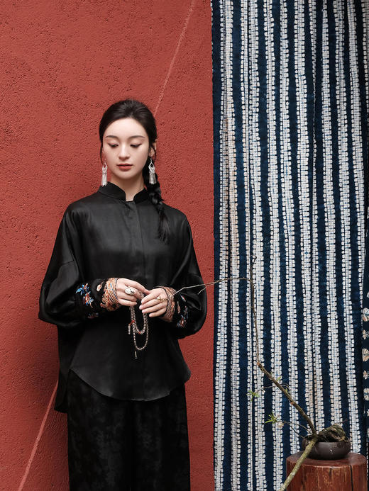 盛唐婧 |真丝新中式绣花衬衫 商品图3