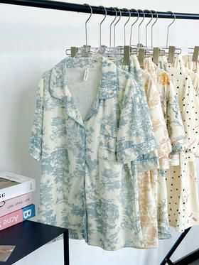 ✅【莫奈花园泡泡棉短袖系列家居服】💕口袋和衣服整体的印花呼应，🎀设计感十足。👊出门放点小物件特别方便。🌷