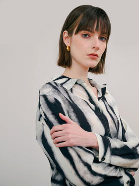 黑白交织|桑蚕丝的诗意之舞