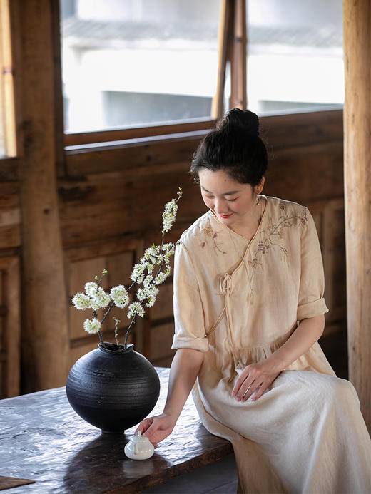 牧衣游原创 刺绣炒色汉麻连衣裙女新款文艺复古气质长裙 花知晓 商品图3