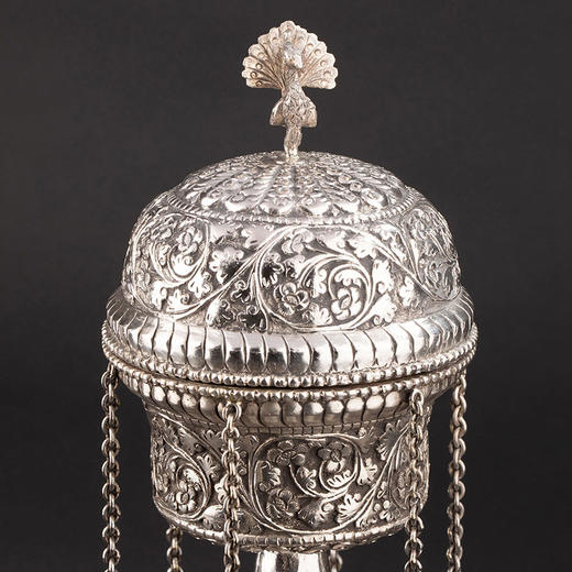 独角鹿西洋古董1890-1900年代印度出品孔雀盖钮卷叶花卉主题精雕银制水烟壶 商品图3
