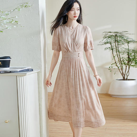 剩S/L/XXL 米思阳2025夏季新款气质高端V领暗纹提花连衣裙设计感A字摆裙子女 商品图1