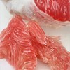 新到红宝石柚子果肉细腻颗粒饱满柔嫩，极鲜嫩多汁，大厚肉咬下去，让人飘飘欲仙，绝世鲜味呐～ 唯一的缺陷花皮，虽然长得丑但是果肉纯正！ 商品缩略图2