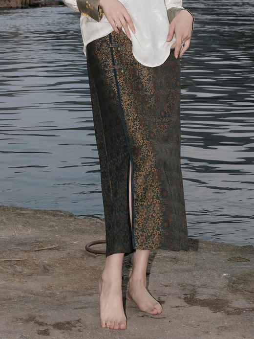 盛唐婧 |真丝宋锦如意团花纹半身裙 商品图1