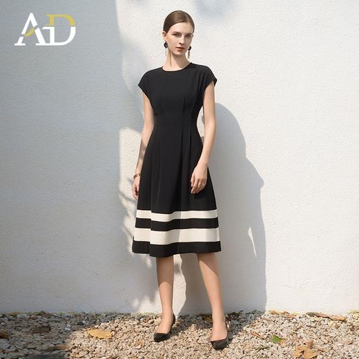 AD高级感拼色大裙摆伞裙2024新款圆领黑色赫本风连衣裙中长款气质 商品图1