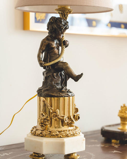 独角鹿西洋古董19世纪法国出品上色青铜铜鎏金大理石底座小天使托举台灯一对 商品图1