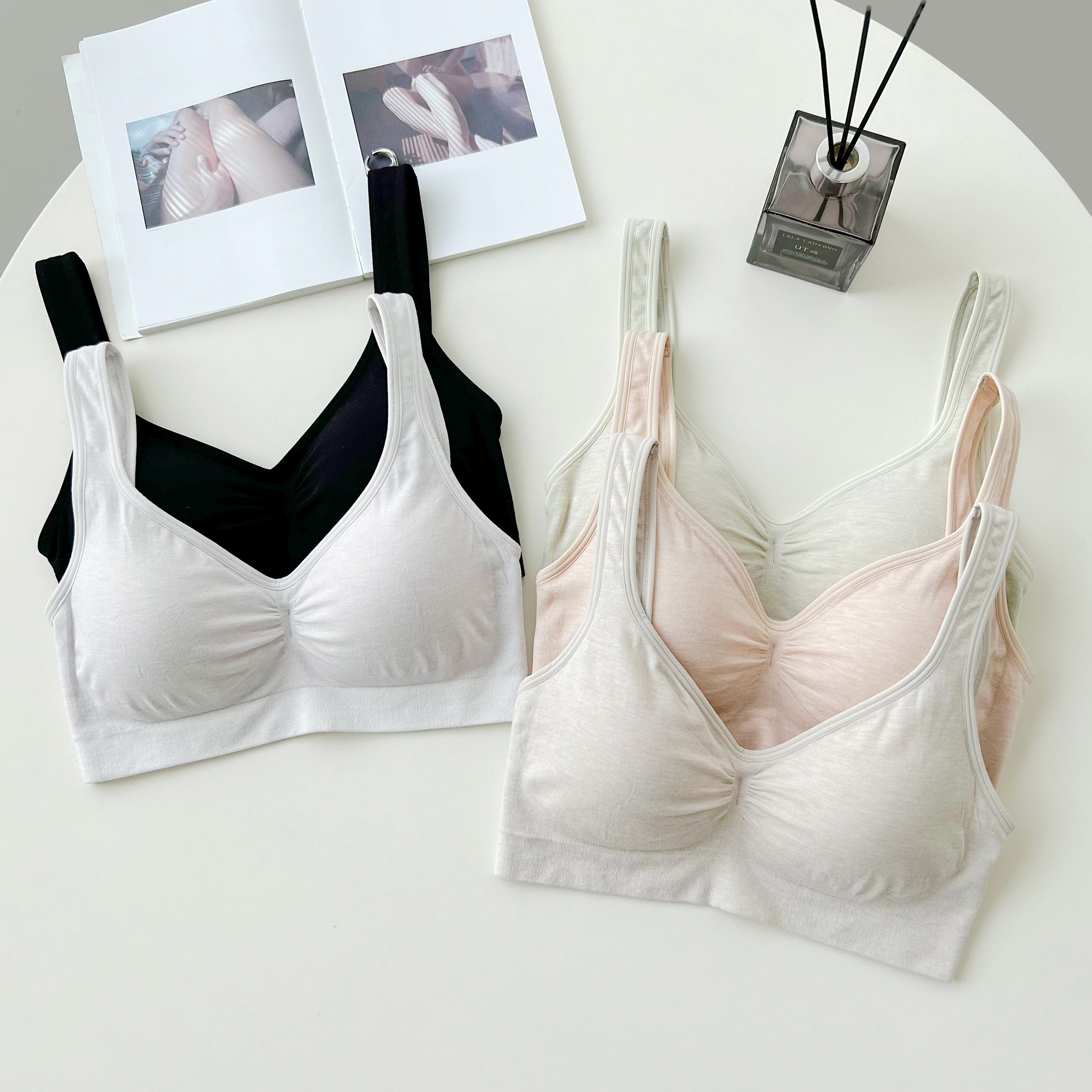 《莫代尔幻彩棉背心式舒适文胸bra》薄薄的很透气,固定一体胸垫,不跑