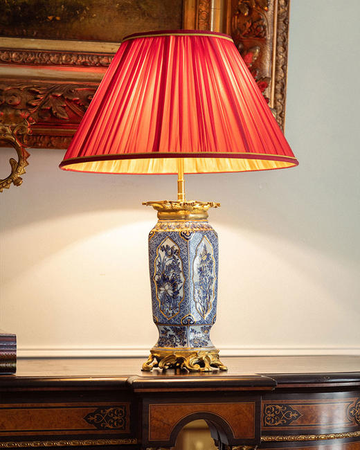 【已售】独角鹿西洋古董1880年代法国出品洛可可风格铜鎏金装饰吉祥花卉纹青花四方瓷瓶底座台灯一对 商品图2