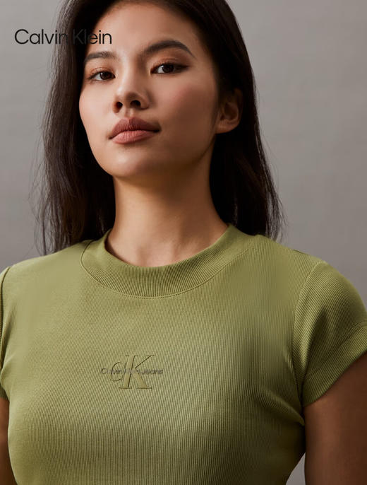 CK 短袖T恤女  J221171-L9N . 商品图2