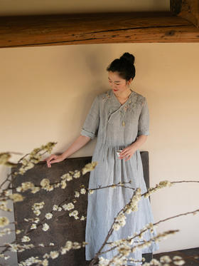 牧衣游原创 刺绣炒色汉麻连衣裙女新款文艺复古气质长裙 花知晓