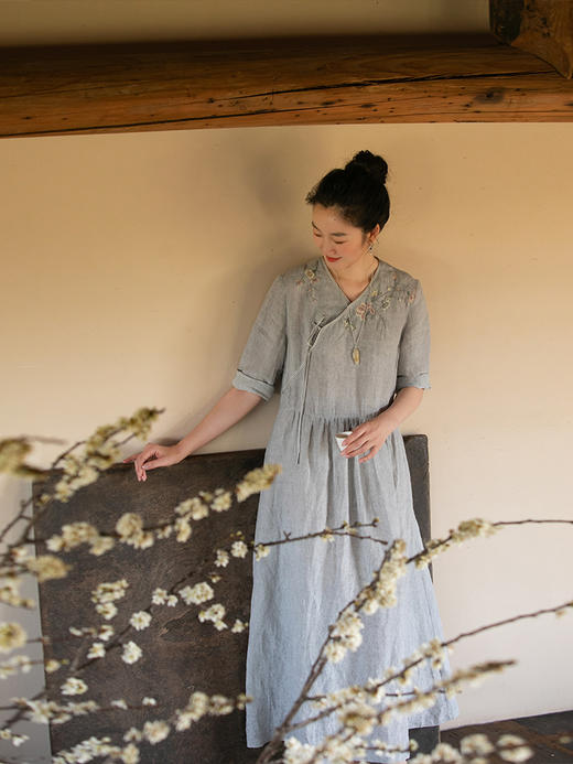 牧衣游原创 刺绣炒色汉麻连衣裙女新款文艺复古气质长裙 花知晓 商品图0