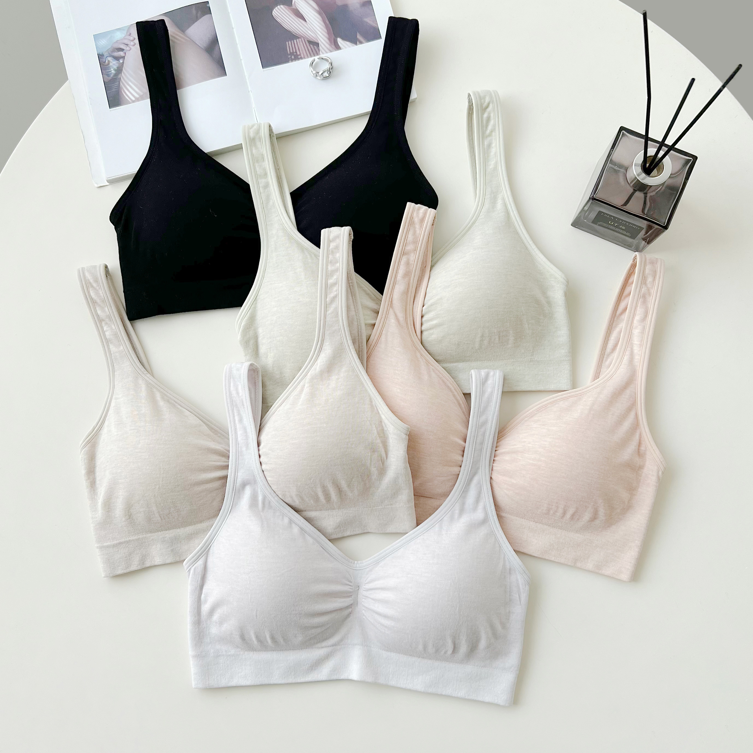 《莫代尔幻彩棉背心式舒适文胸bra》薄薄的很透气,固定一体胸垫,不跑