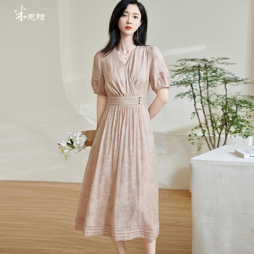 剩S/L/XXL 米思阳2025夏季新款气质高端V领暗纹提花连衣裙设计感A字摆裙子女 商品图0