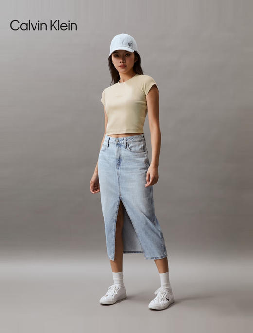 CK 短袖T恤女  J221171-LFU . 商品图3