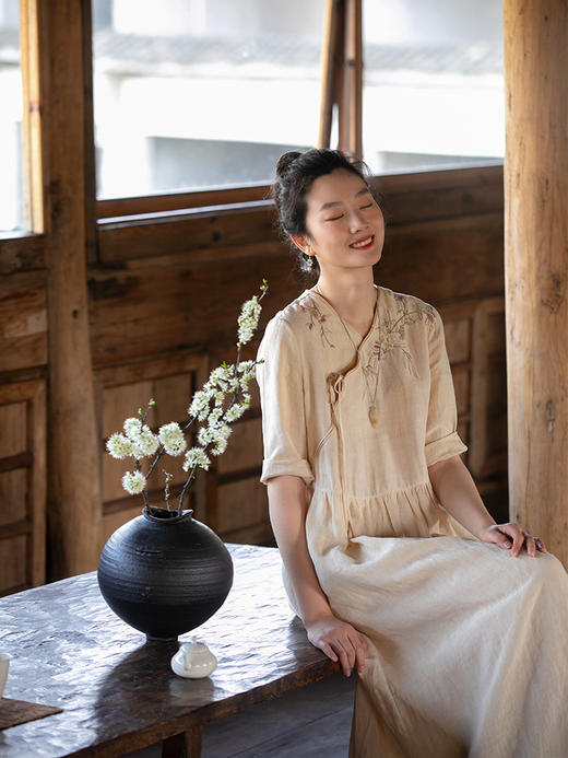 牧衣游原创 刺绣炒色汉麻连衣裙女新款文艺复古气质长裙 花知晓 商品图1