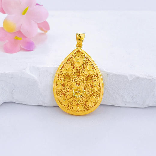 【限时克减150元】足金999.9 镂空花丝影底花卉水滴形吊坠(AF120DZ00252)预售产品下单后不退款不退货不换货不补差价 商品图0