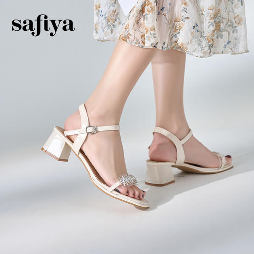 Safiya/索菲娅2024夏仙女风水钻粗跟一字带凉鞋 SF42115402 商品图3