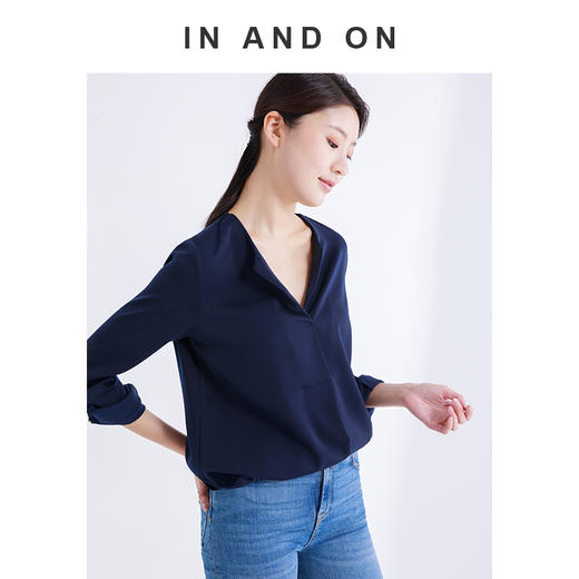 IN AND ON V领宽松丝质衬衫 19-7832 商品图0